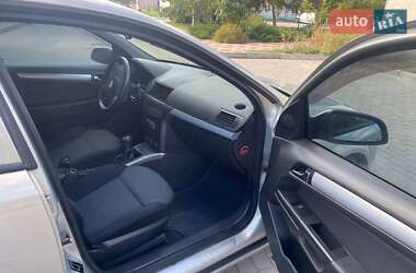 Хэтчбек Opel Astra 2006 в 