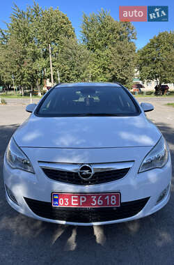 Універсал Opel Astra 2012 в Дубні