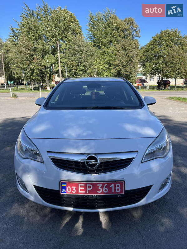 Opel Astra 2012