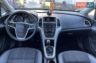Универсал Opel Astra 2012 в 