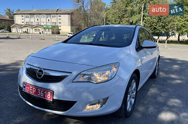 Універсал Opel Astra 2012 в Дубні
