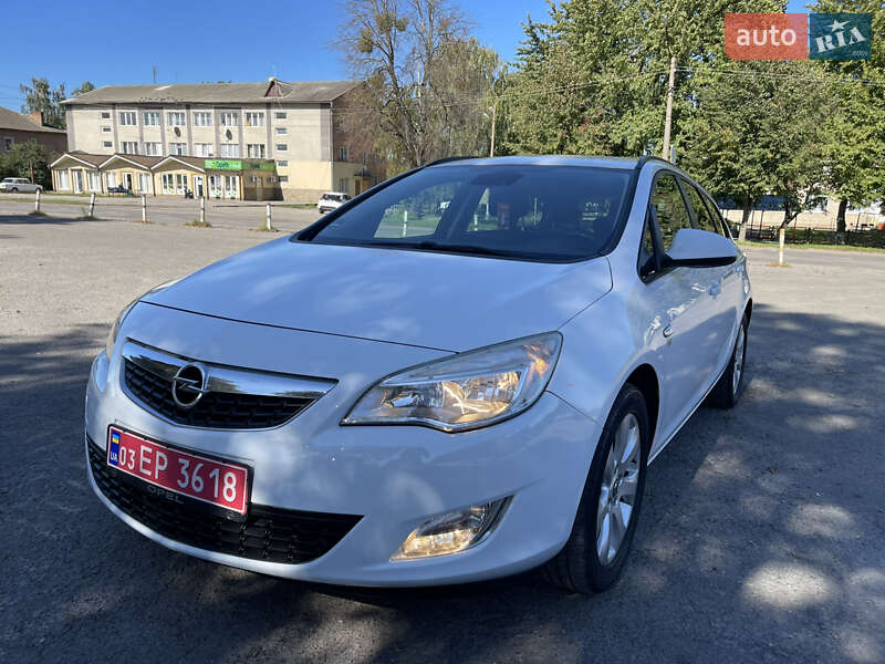 Универсал Opel Astra 2012 в 