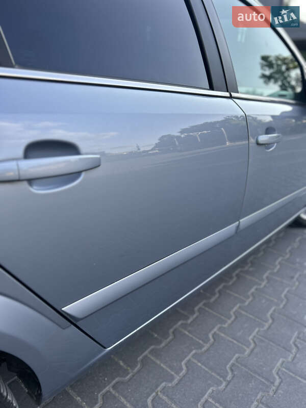 Универсал Opel Astra 2005 в Золочеве