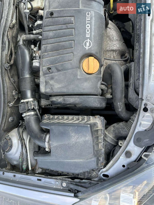 Универсал Opel Astra 2005 в Золочеве