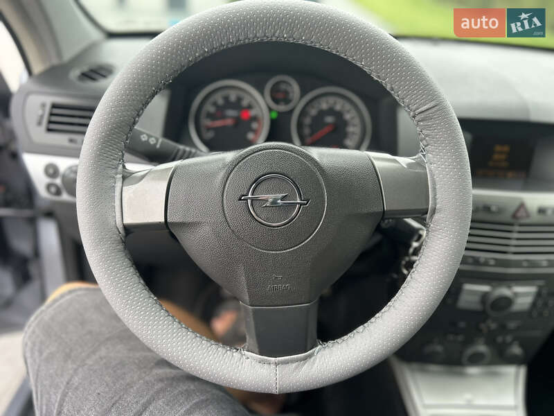 Универсал Opel Astra 2005 в Золочеве