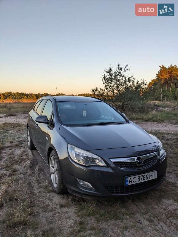 Opel Astra 2012
