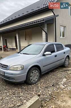 Седан Opel Astra 2004 в 