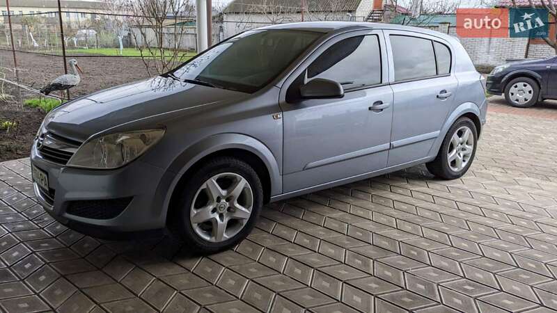 Хэтчбек Opel Astra 2007 в Обухове