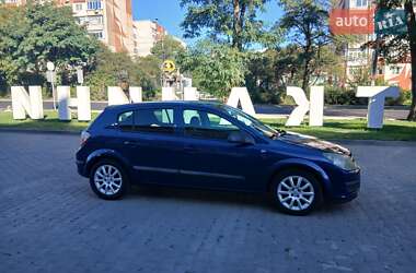 Хэтчбек Opel Astra 2005 в 