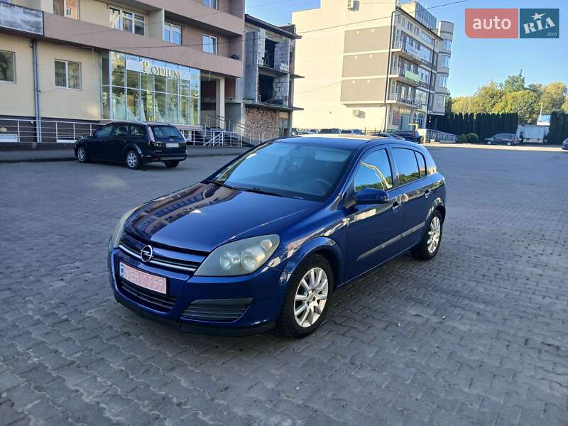 Хэтчбек Opel Astra 2005 в 