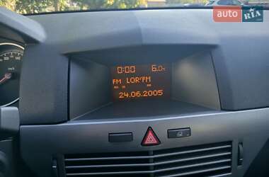 Хэтчбек Opel Astra 2005 в 