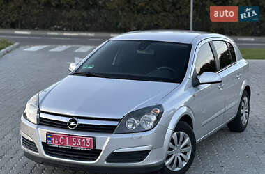 Хэтчбек Opel Astra 2005 в 