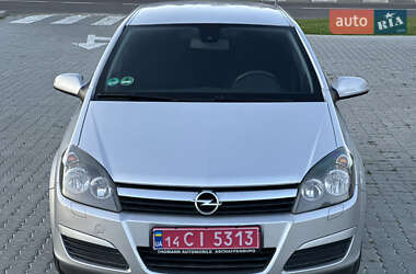 Хэтчбек Opel Astra 2005 в 