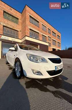 Универсал Opel Astra 2011 в 