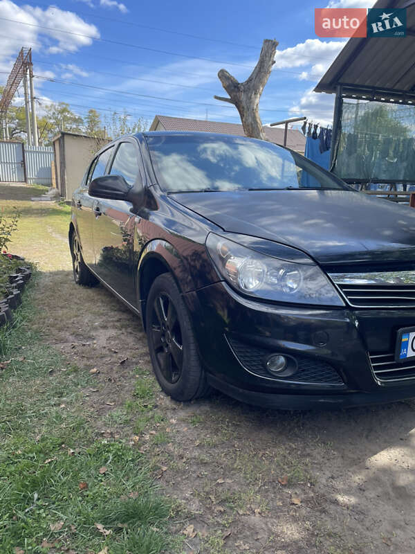 Хэтчбек Opel Astra 2012 в Полтаве