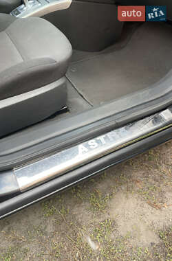 Хэтчбек Opel Astra 2012 в 