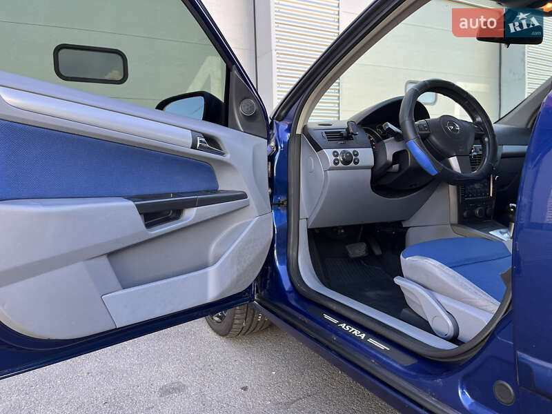 Хэтчбек Opel Astra 2005 в Киеве