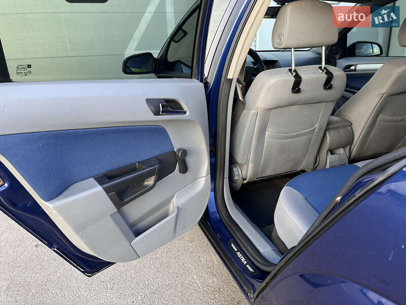Хэтчбек Opel Astra 2005 в Киеве