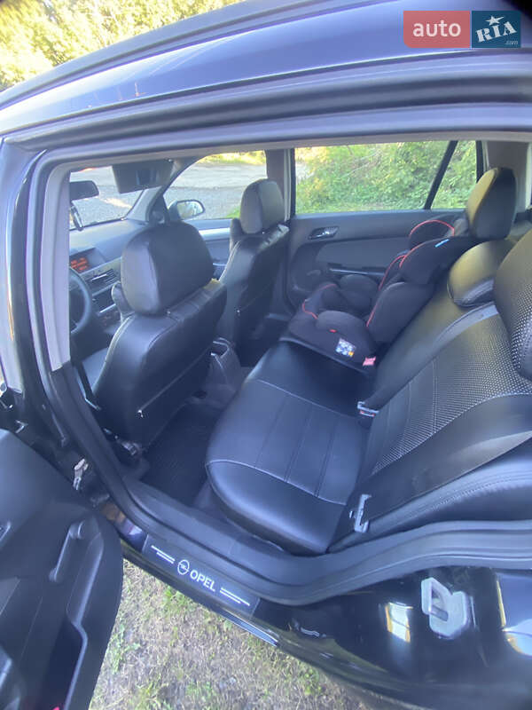 Универсал Opel Astra 2005 в Староконстантинове