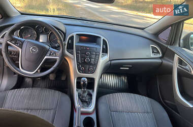Универсал Opel Astra 2012 в 