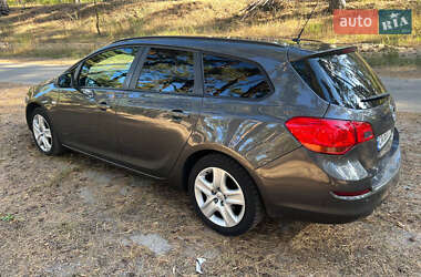 Универсал Opel Astra 2012 в 