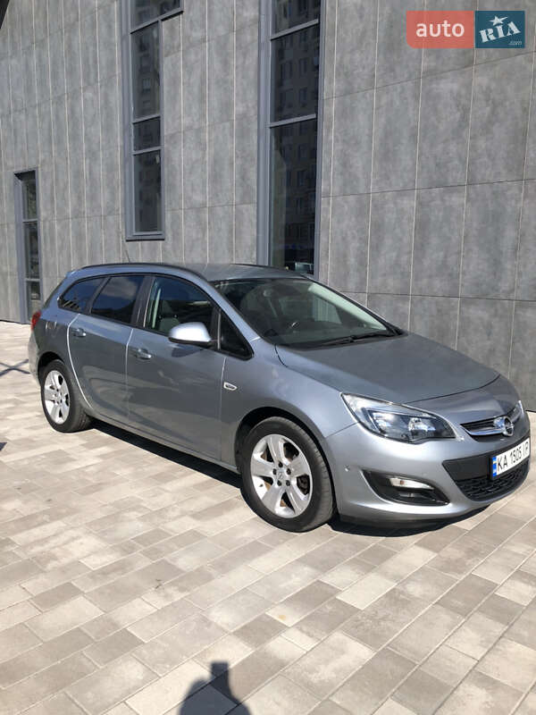 Универсал Opel Astra 2014 в Киеве