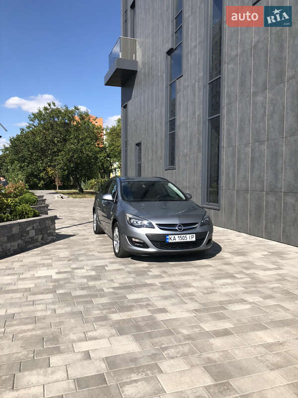 Универсал Opel Astra 2014 в Киеве