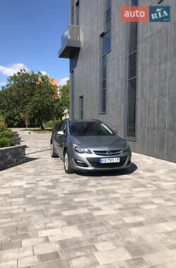 Универсал Opel Astra 2014 в 