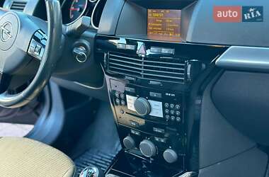 Универсал Opel Astra 2010 в 