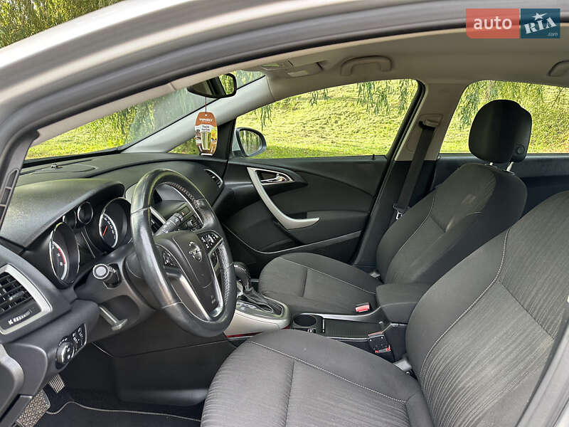 Хэтчбек Opel Astra 2011 в Владимире
