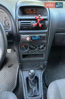 Седан Opel Astra 2006 в 