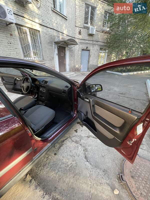 Седан Opel Astra 2007 в Днепре