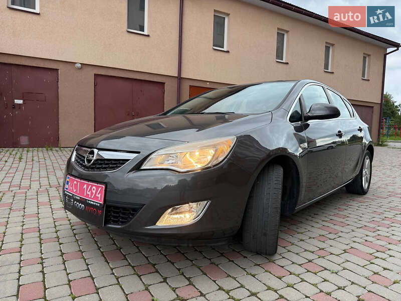 Хэтчбек Opel Astra 2010 в Ивано-Франковске