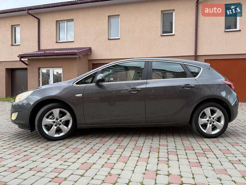 Хэтчбек Opel Astra 2010 в Ивано-Франковске