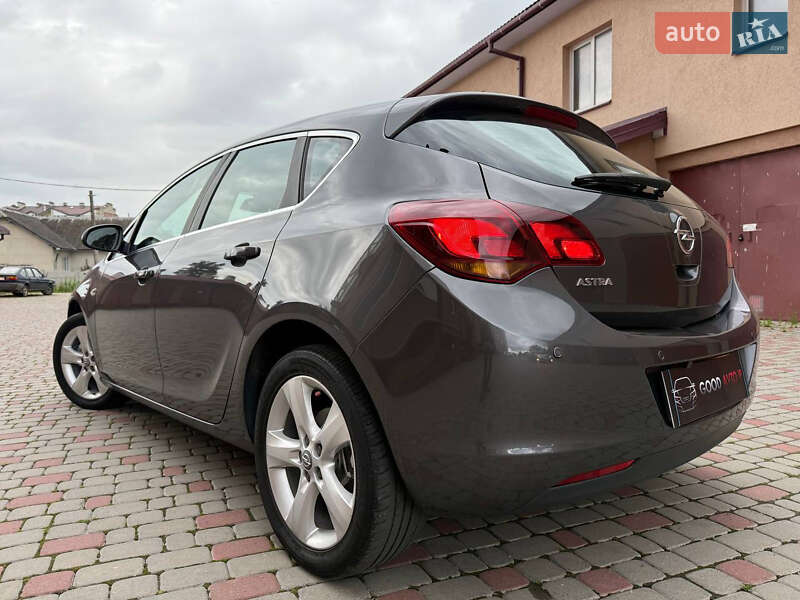 Хэтчбек Opel Astra 2010 в Ивано-Франковске