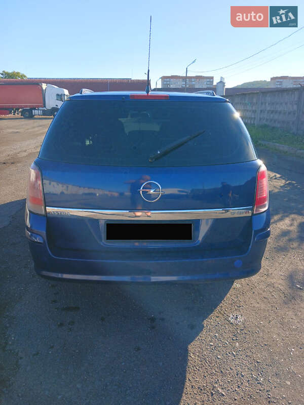 Универсал Opel Astra 2006 в Мукачево