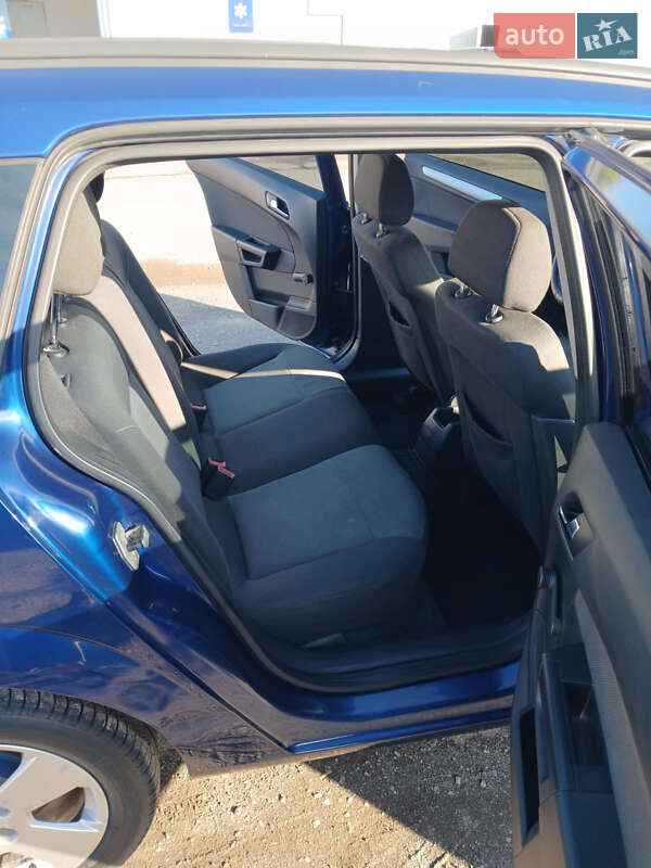 Универсал Opel Astra 2006 в Мукачево
