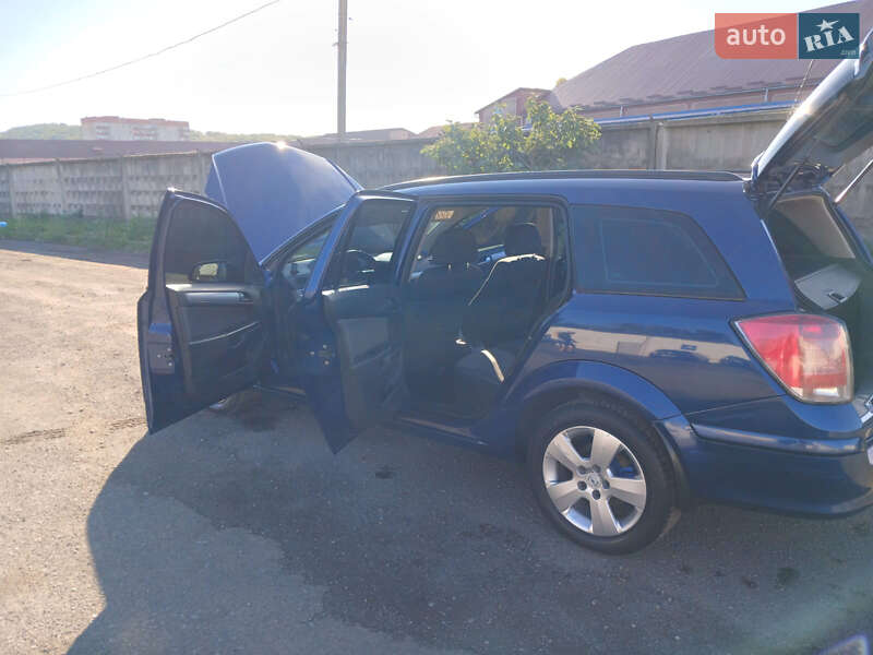 Универсал Opel Astra 2006 в Мукачево