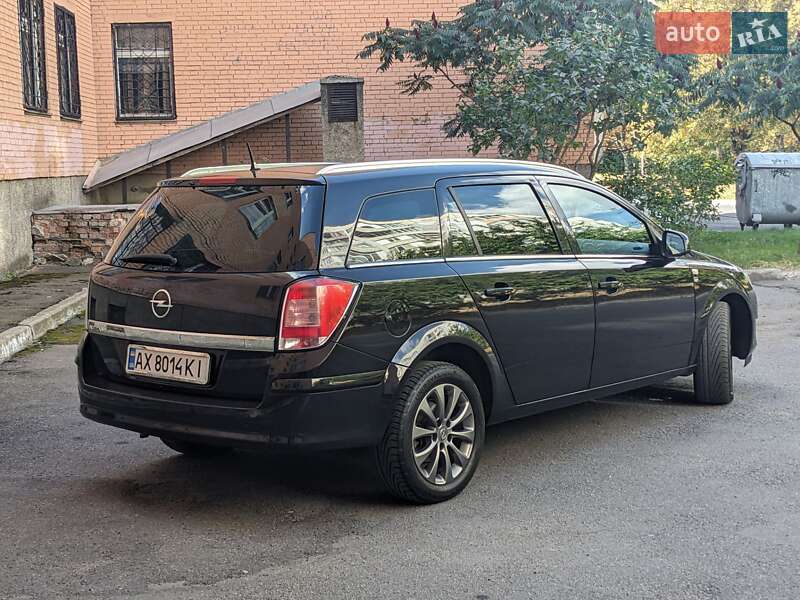 Универсал Opel Astra 2010 в Полтаве