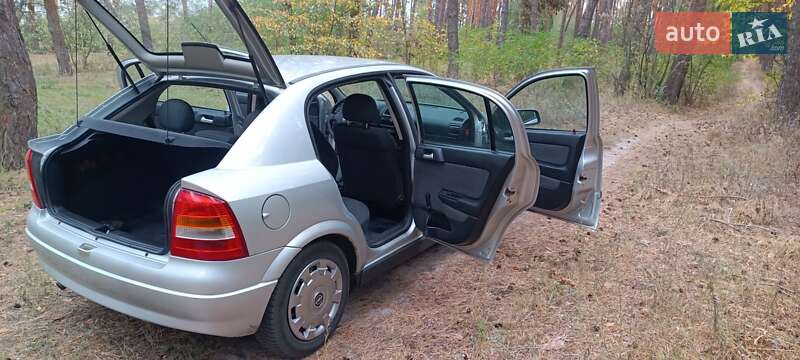 Хэтчбек Opel Astra 2007 в 
