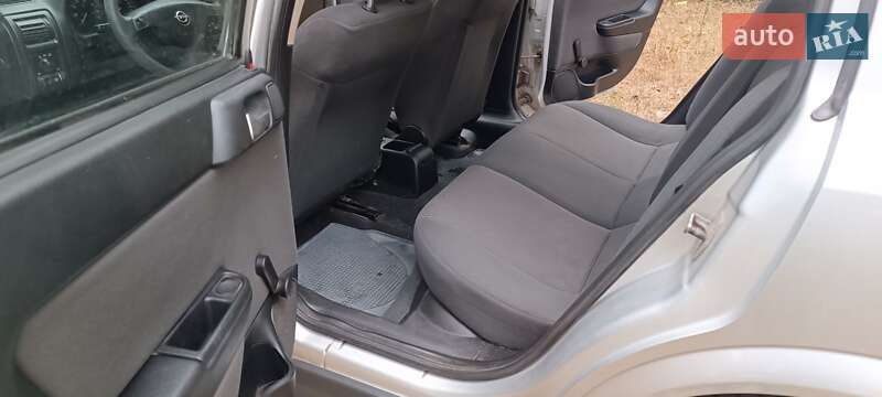 Хэтчбек Opel Astra 2007 в Зачепиловке