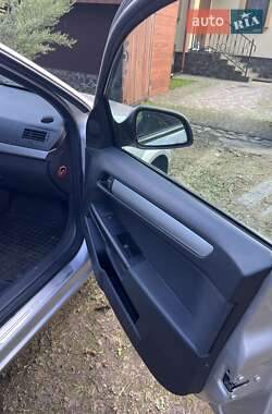 Универсал Opel Astra 2010 в 