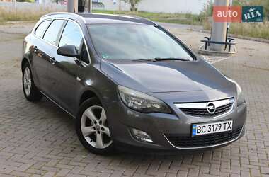 Универсал Opel Astra 2011 в 