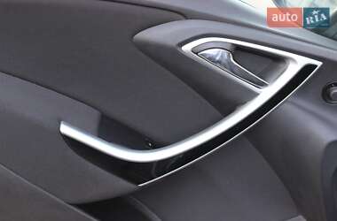 Универсал Opel Astra 2011 в 