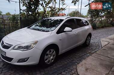 Универсал Opel Astra 2012 в 