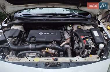 Универсал Opel Astra 2012 в 