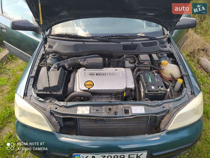 Седан Opel Astra 2004 в Городке