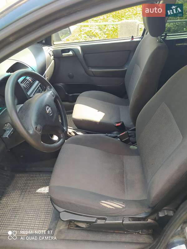 Седан Opel Astra 2004 в Городке