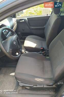 Седан Opel Astra 2004 в 