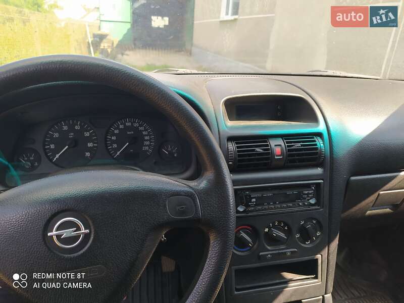 Седан Opel Astra 2004 в Городке